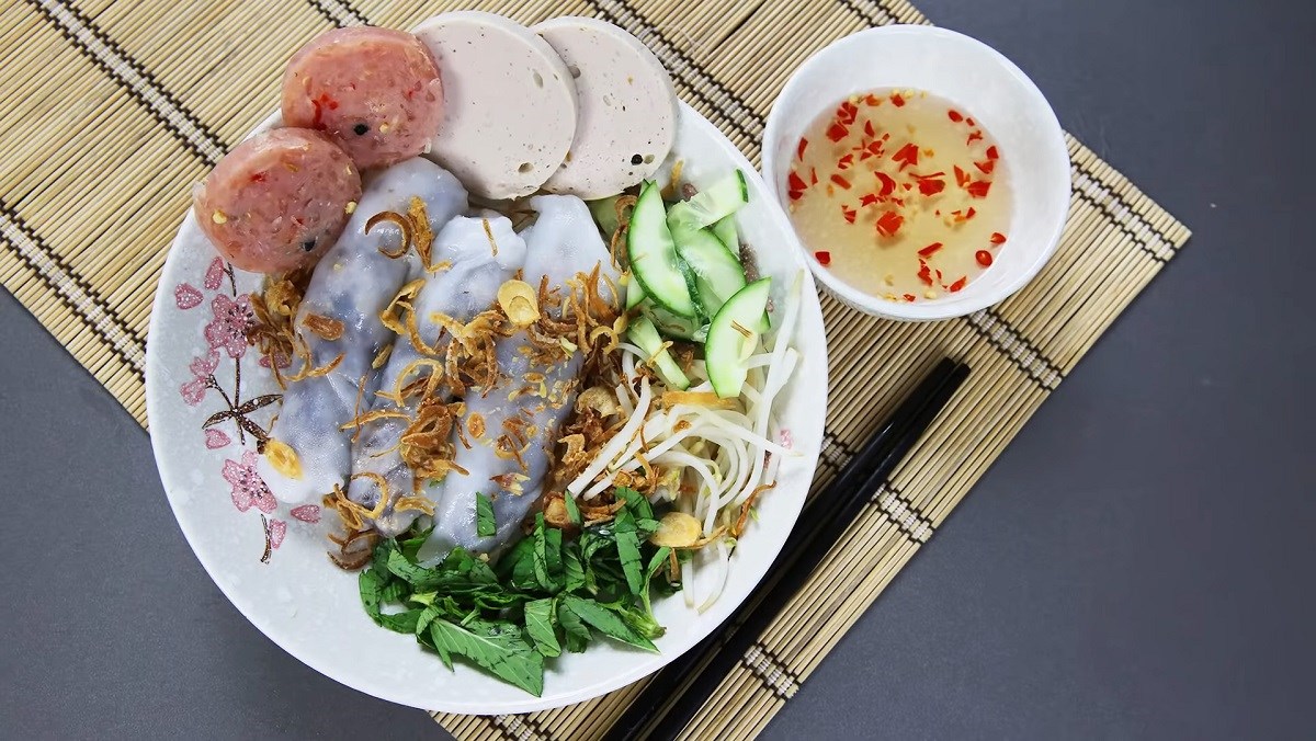Bánh cuốn chả lụa