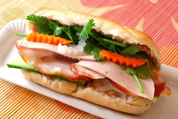 Bánh mì chả lụa