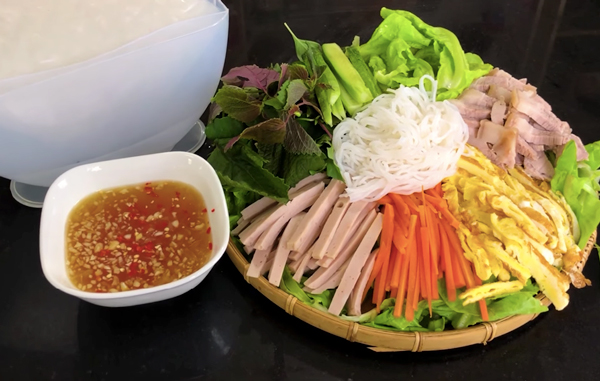Bánh tráng cuốn chả lụa