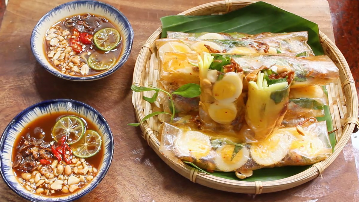 Bánh tráng cuốn trứng