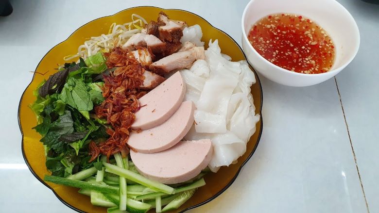 Bánh ướt chả lụa