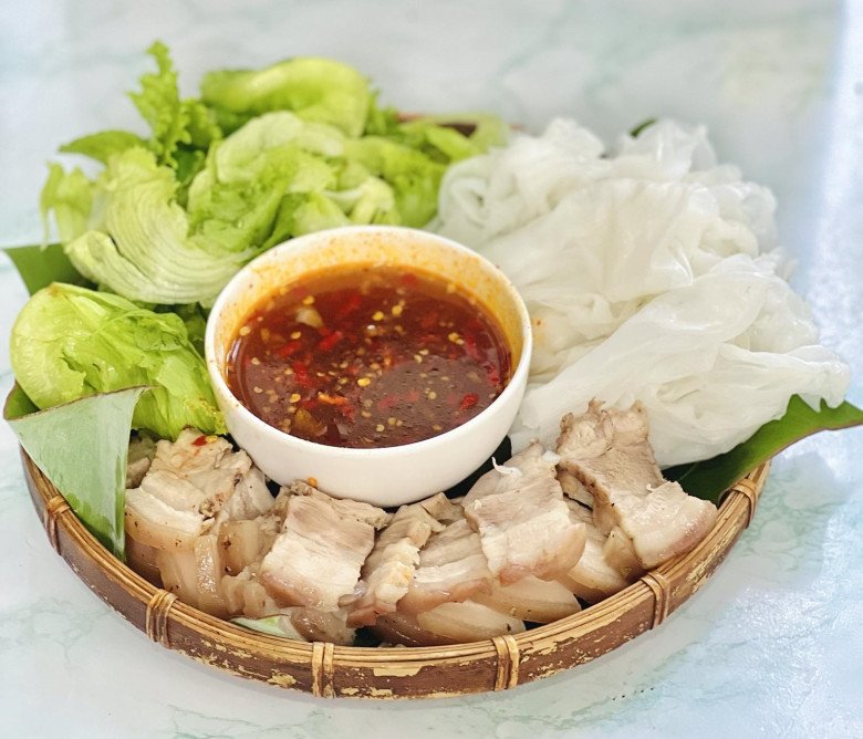 Bánh ướt thịt luộc