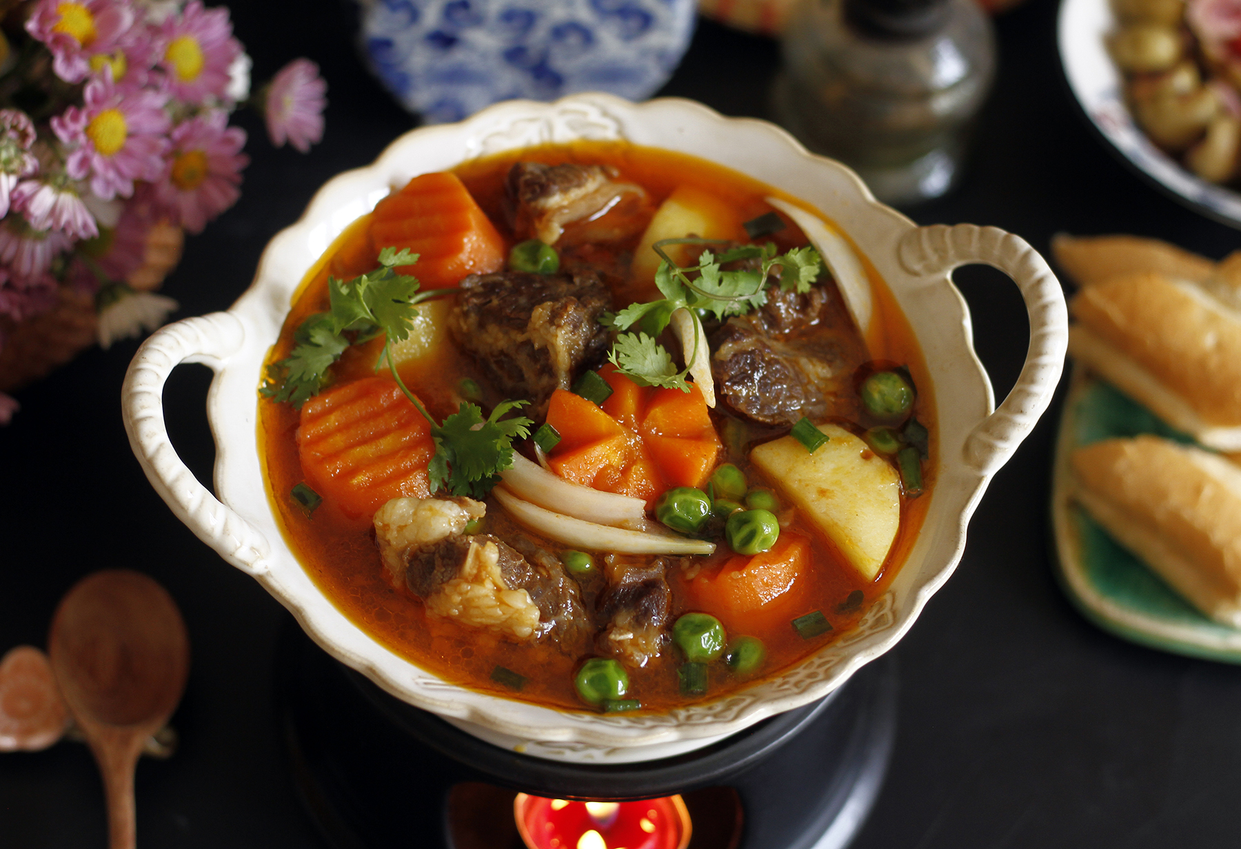 Bò nấu lagu bánh mì