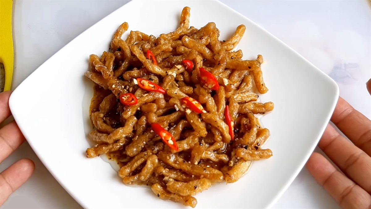 Cá bống kho mặn ăn kèm