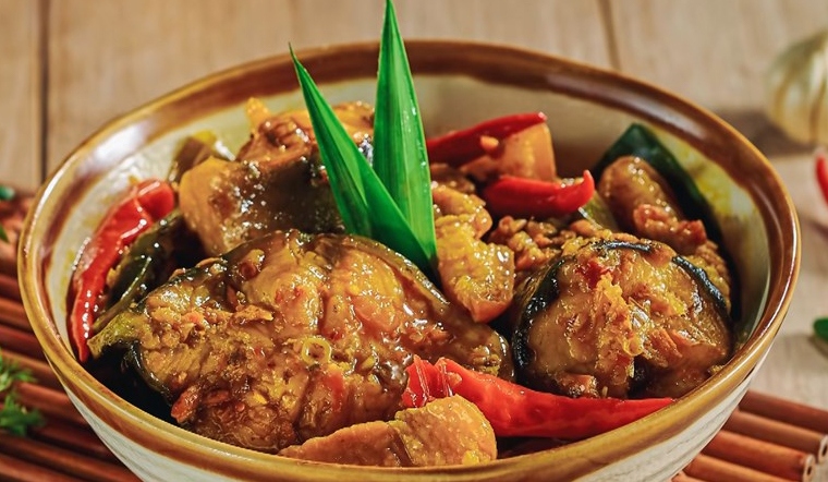 Cá trê hấp nghệ