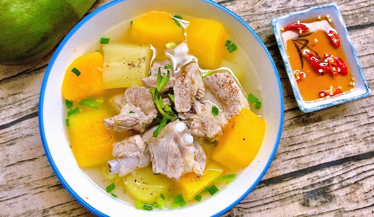 Canh đu đủ hầm xương