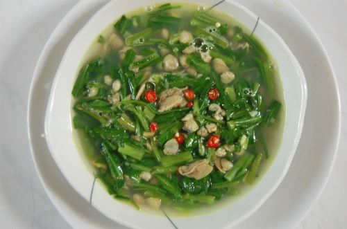 Canh hến nấu rau muống nhạt