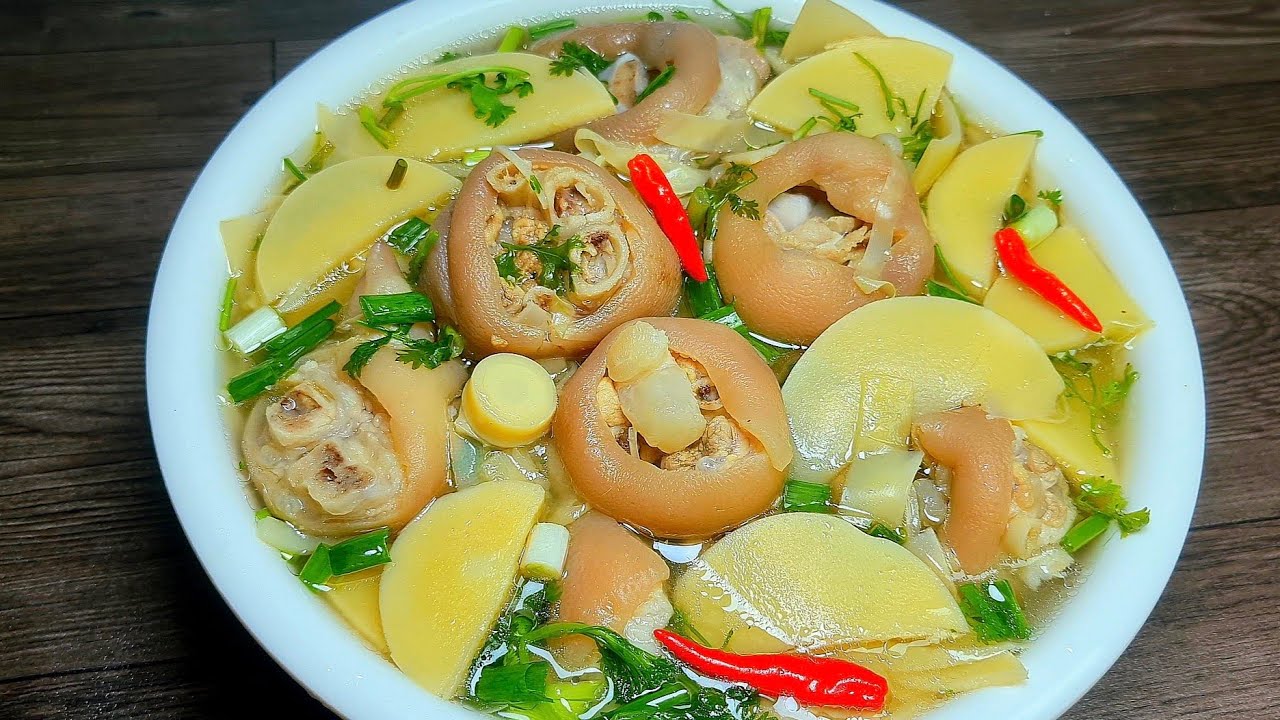 Canh măng nấu giò heo