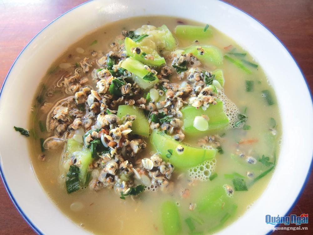 Canh mướp nấu hến