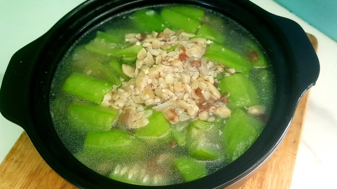 Canh mướp nấu lạc