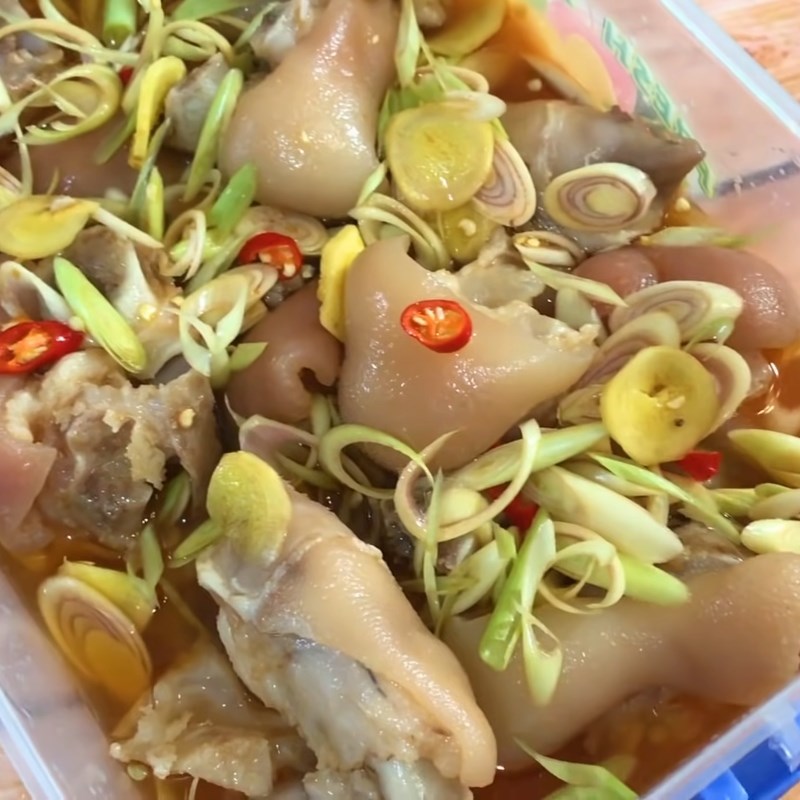 Chân giò ngâm nước mắm