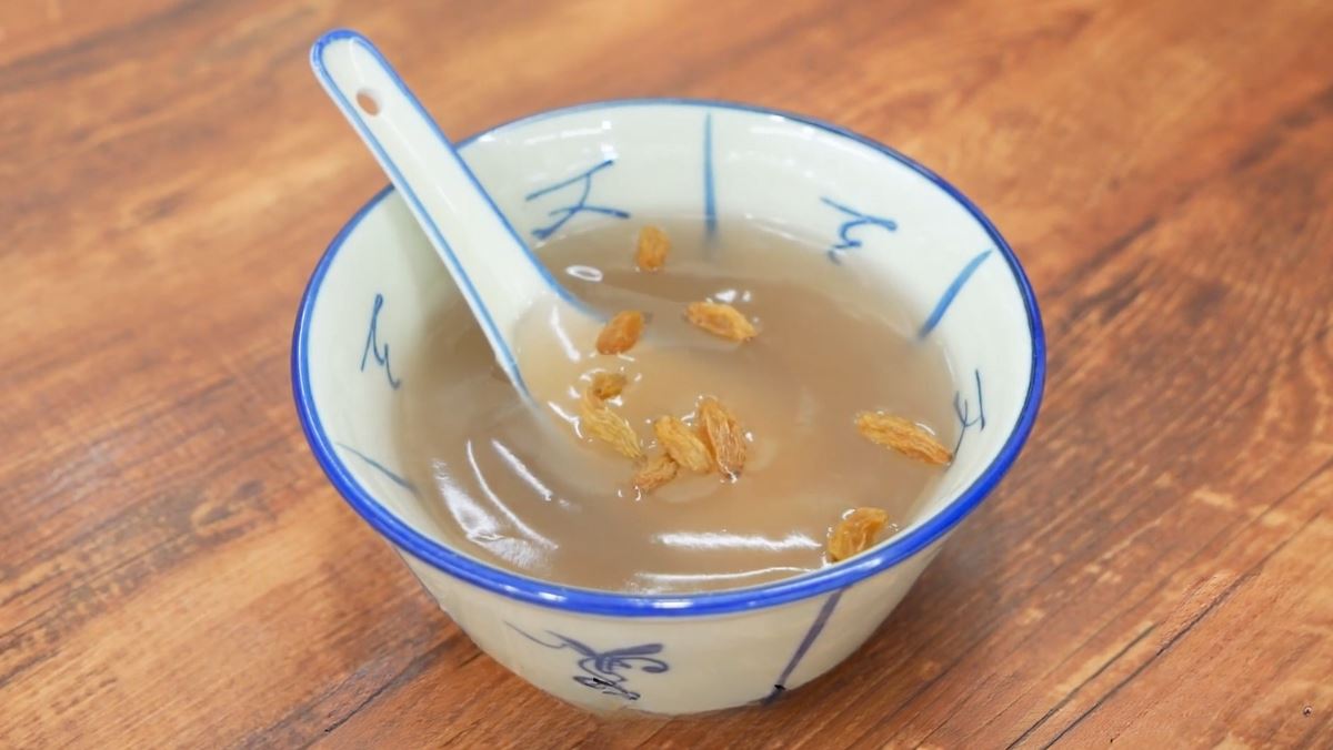 Chè bột sắn dây nấu loãng