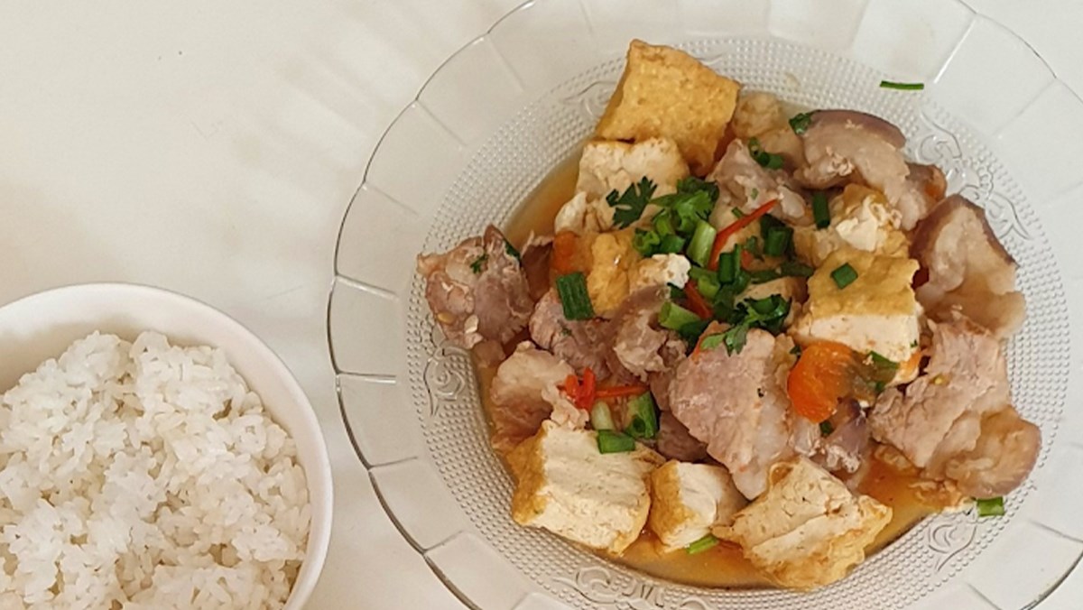 Cơm đậu hũ sốt cà