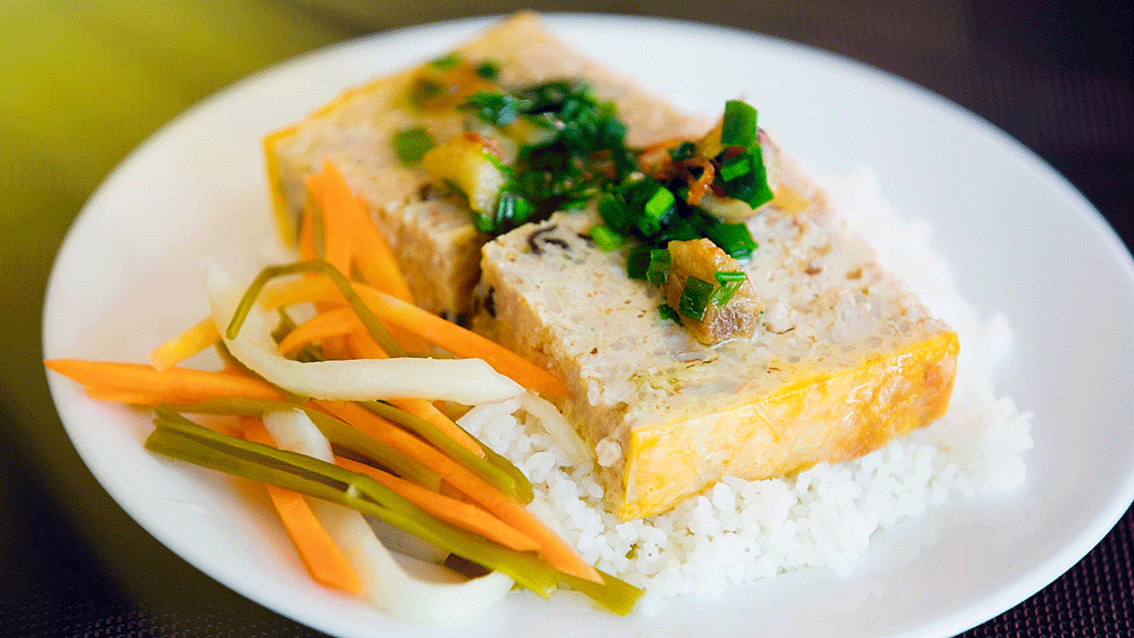 Cơm tấm chả trứng