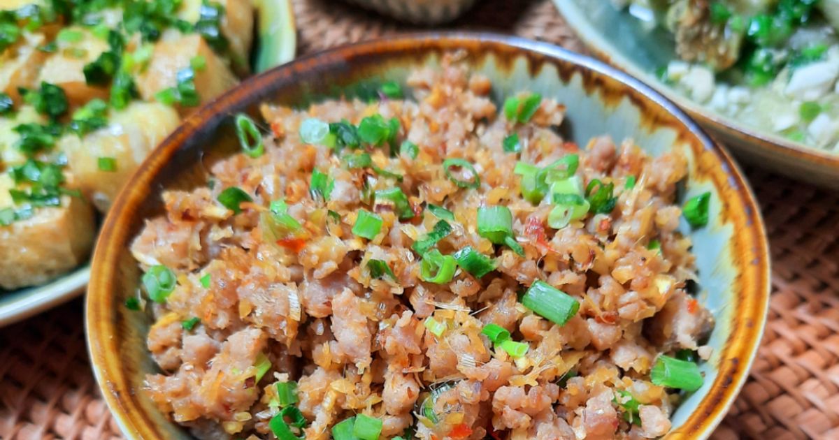 Cơm thịt băm xào sả