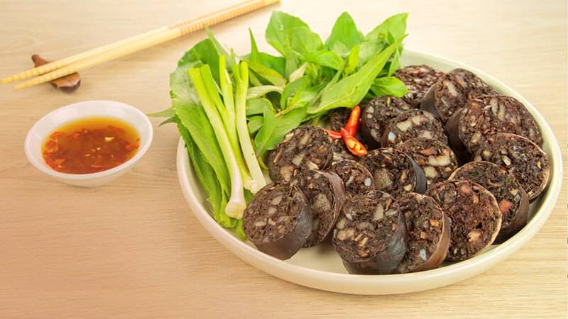 Dồi heo luộc chấm mắm gừng