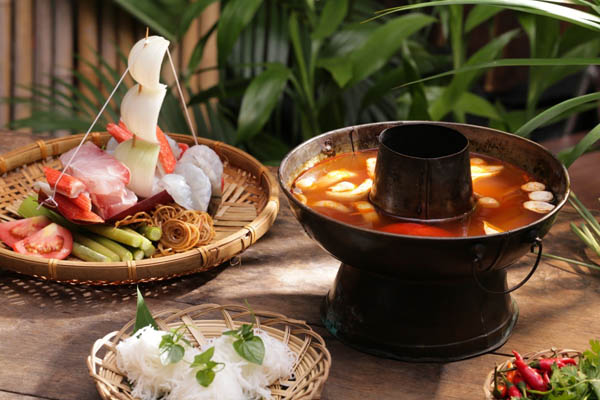 Lẩu hải sản chua cay