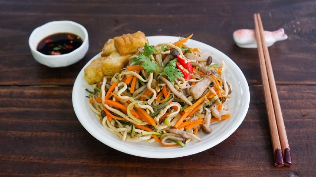 Mì xào rau củ