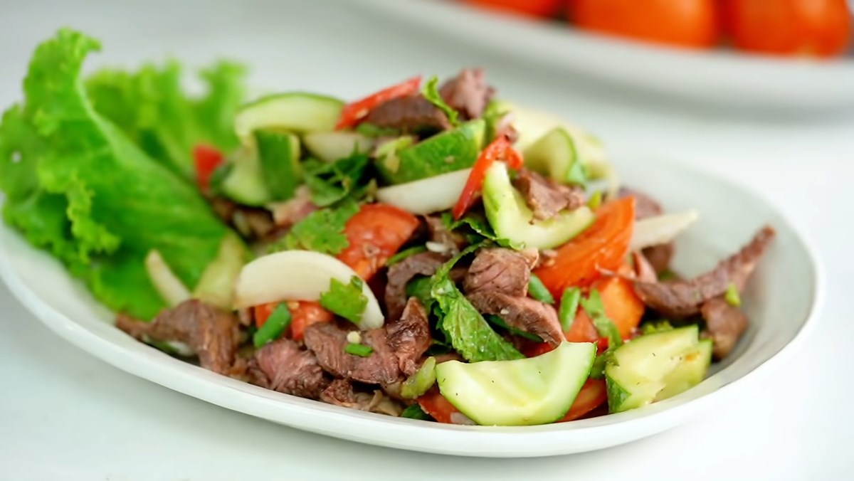 Salad bò sốt mè