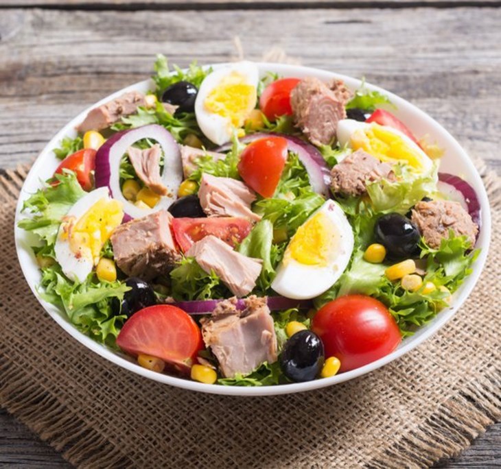 Salad cá ngừ trứng luộc