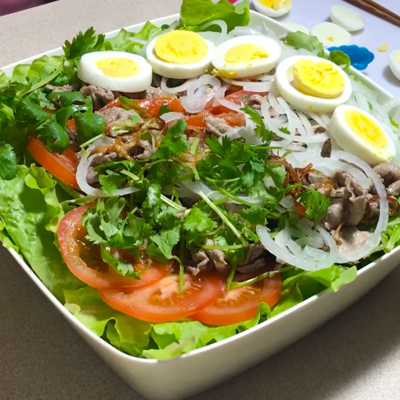 Salad thịt bò luộc trứng cút