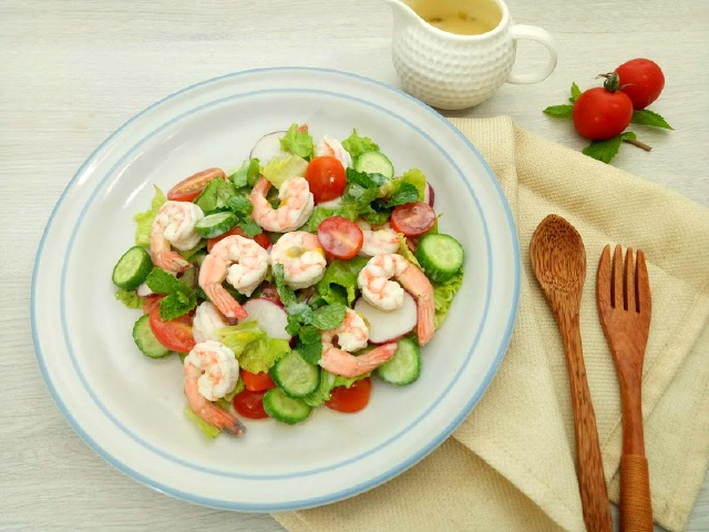 Salad tôm luộc
