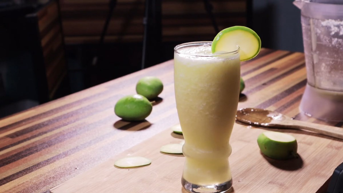 Sinh tố xoài xanh sữa hạt nhạt