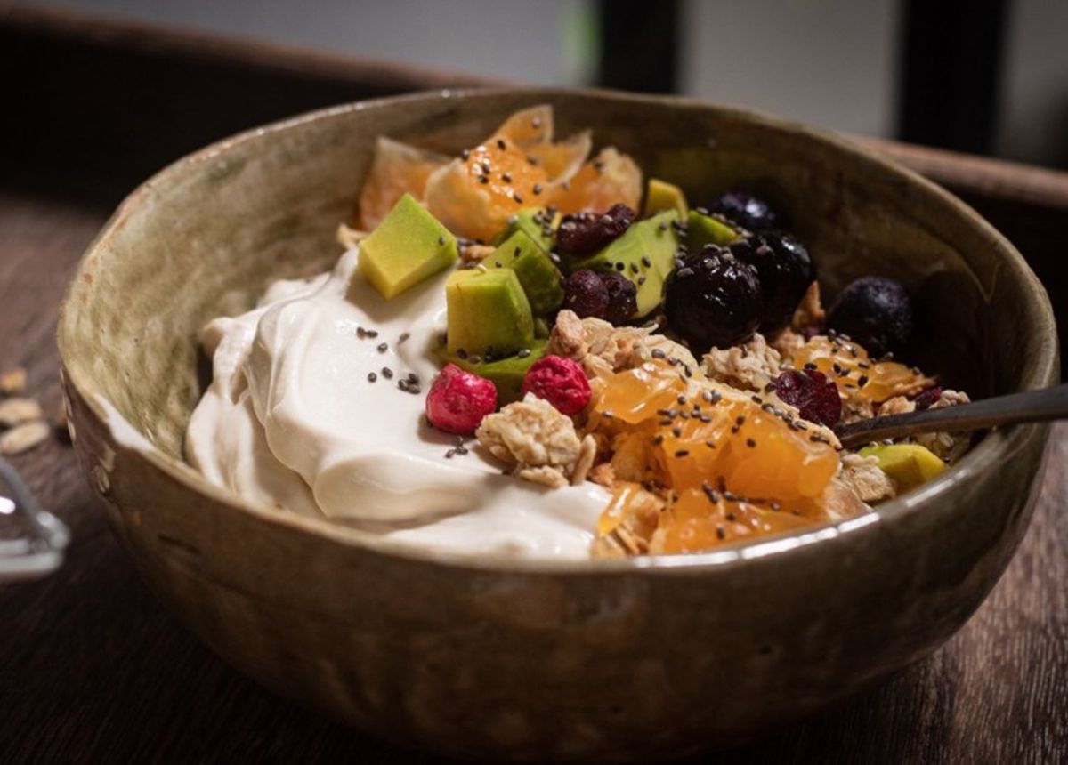 Sữa chua Hy Lạp không đường ăn kèm hạt chia