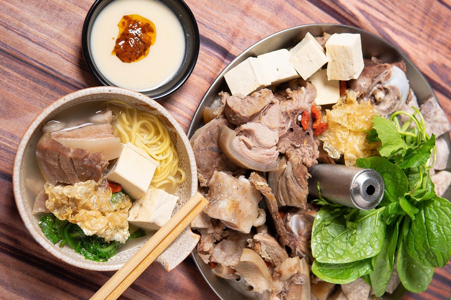 Thịt dê luộc chấm chao