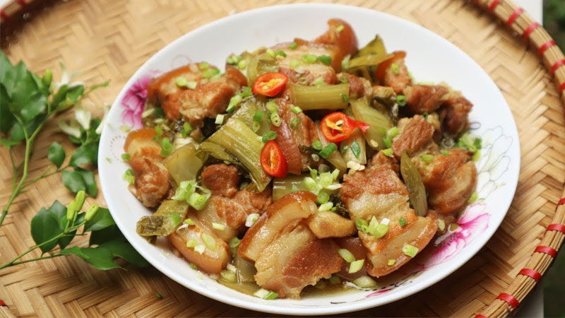 Thịt kho dưa cải chua