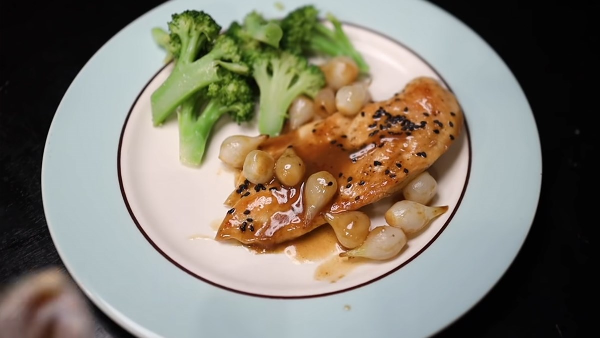 Ức gà áp chảo tiêu đen