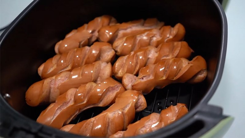 Xúc xích nướng bếp điện