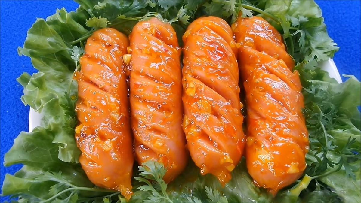 Xúc xích xào chua ngọt