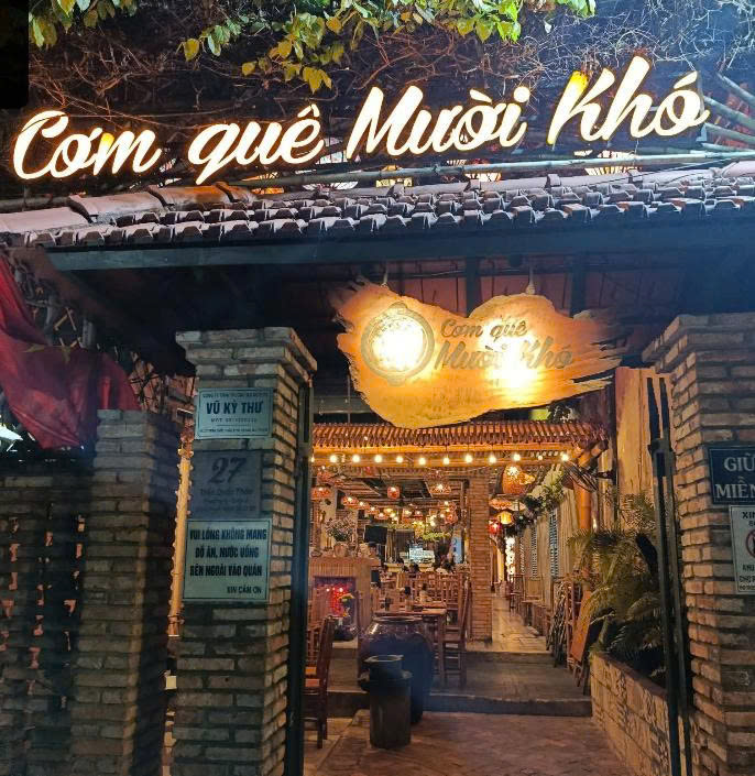 Cơm quê Mười Khó